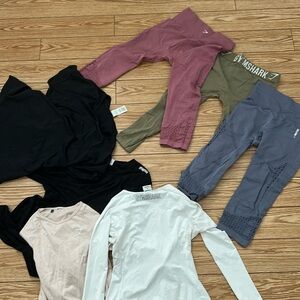 GYMSHARK BUNDLE SIZE M - Leggings, t-shirts and long sleeve workout clothes